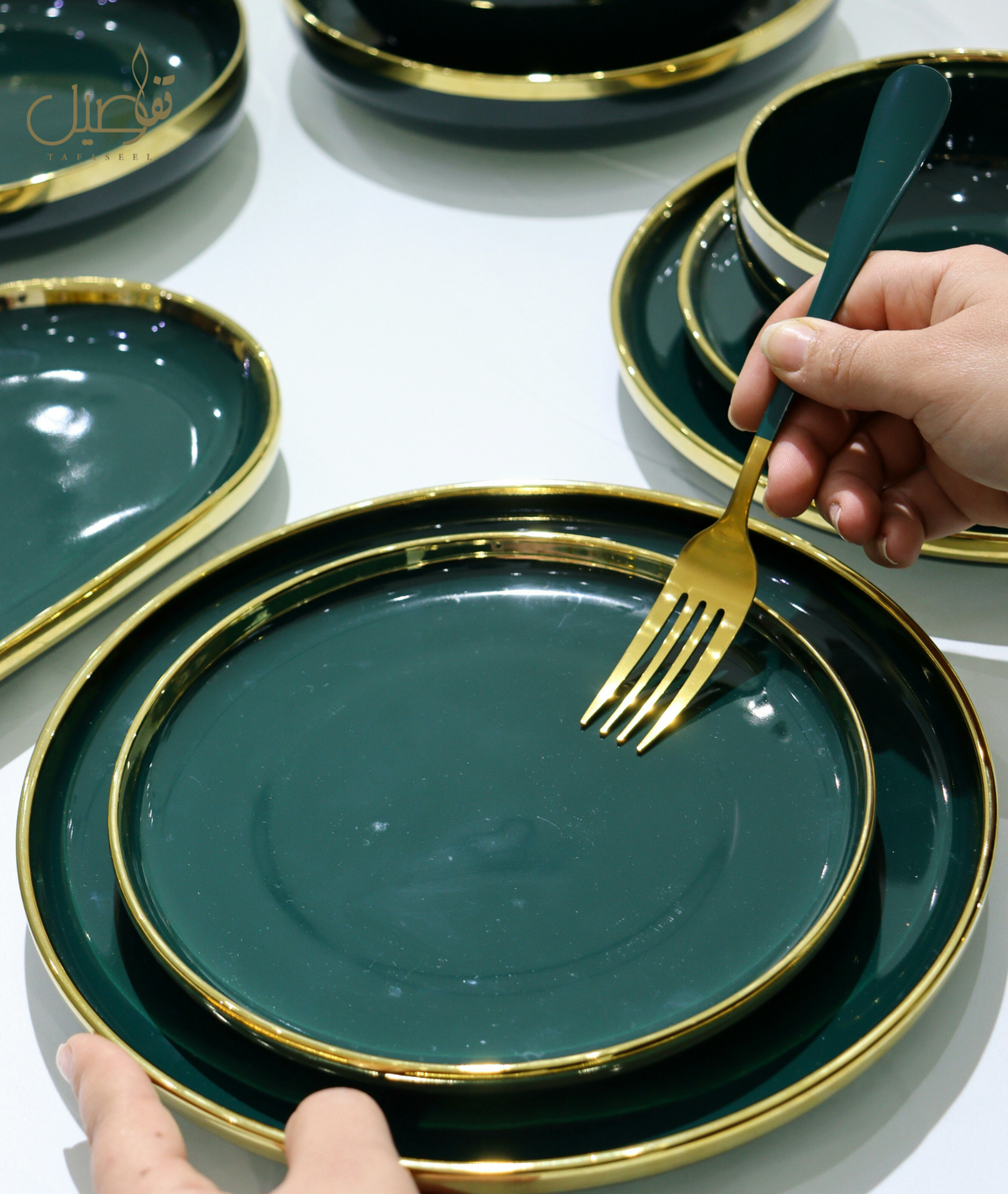 Service porcelaine verte et dorée 27 pièces – photo 2 | TAFASSEL