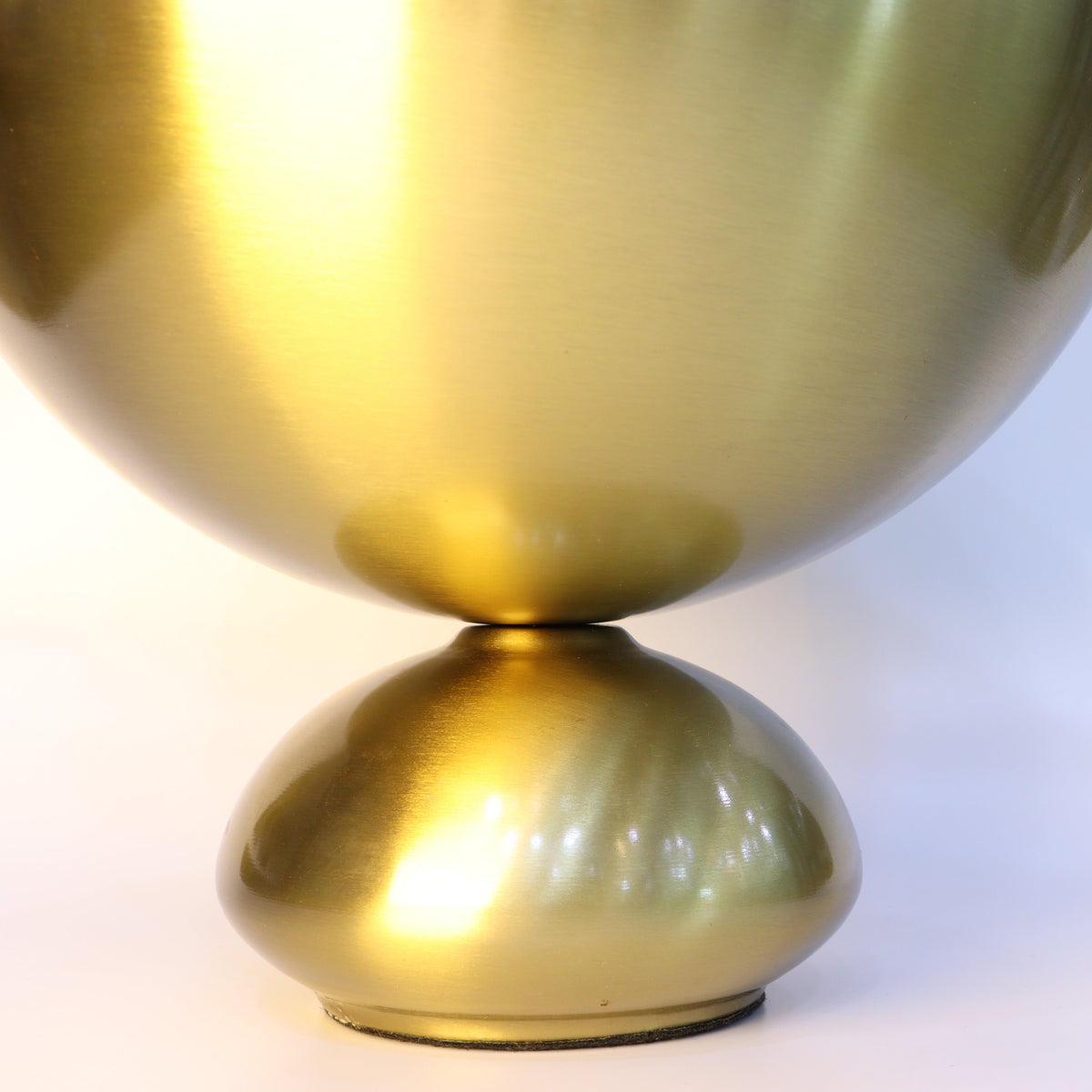 Coupe de Présentation Dorée sur Pied Bombe – Collection Prestige