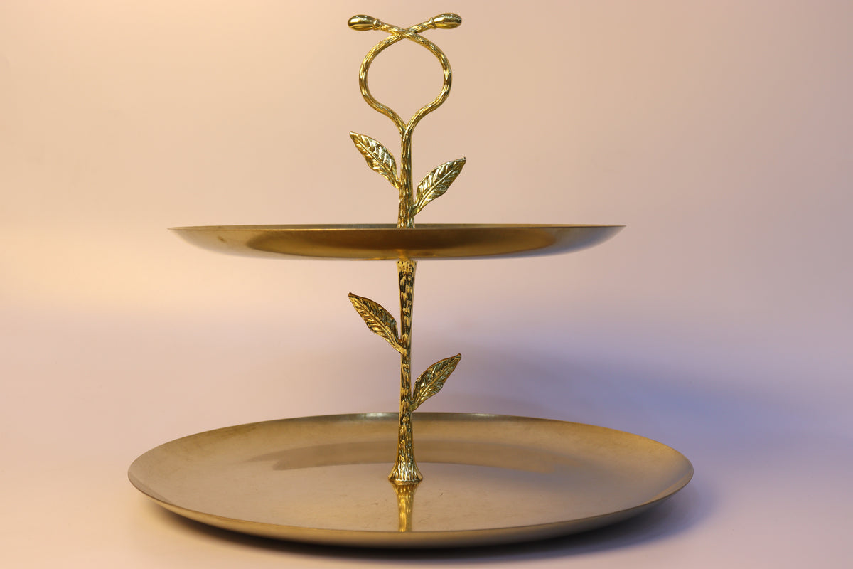 Présentoir à Deux Niveaux Doré Sculptural – Collection Élégance