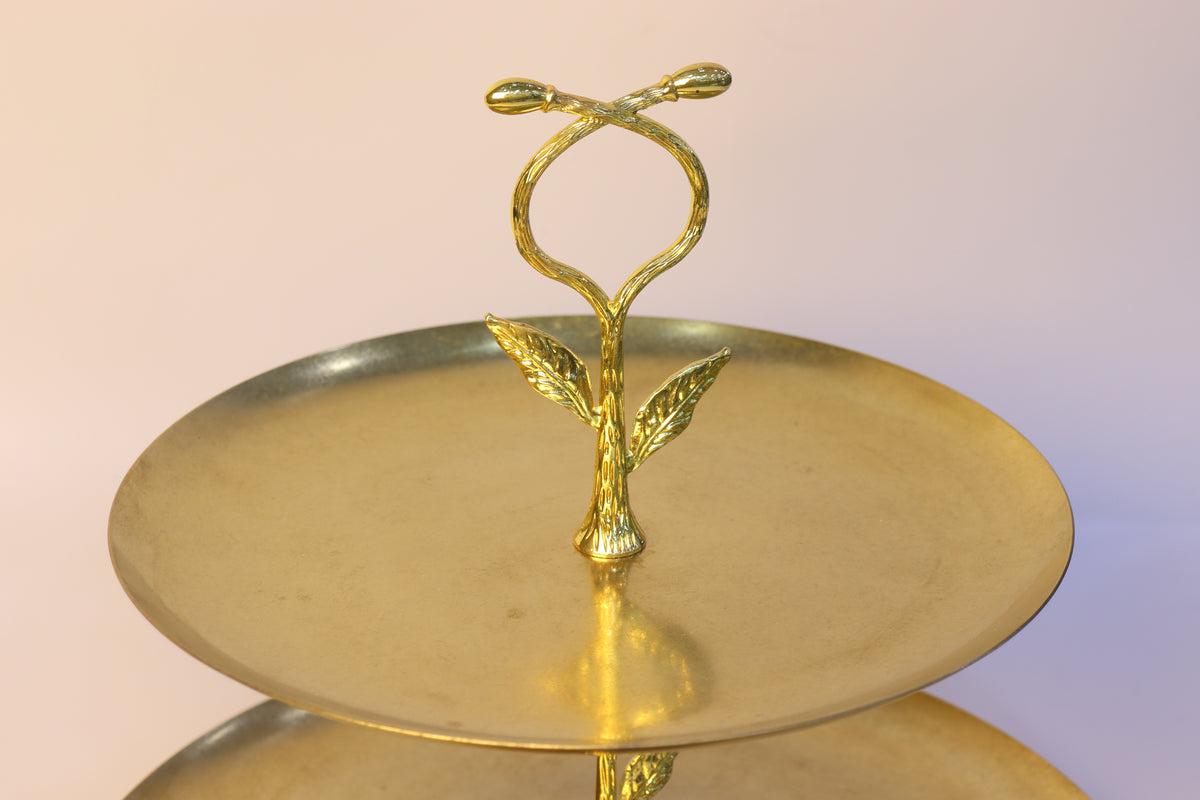 Présentoir à Deux Niveaux Doré Sculptural – Collection Élégance