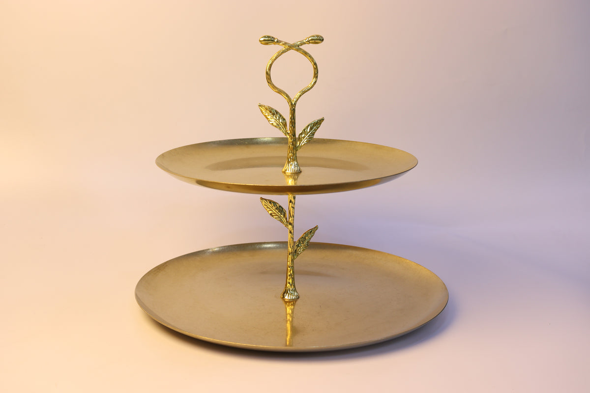 Présentoir à Deux Niveaux Doré Sculptural – Collection Élégance